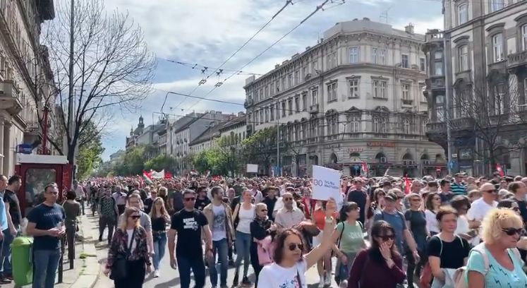 Protest cu zeci de mii de oameni la Budapesta: Orban, demisia! (Video)