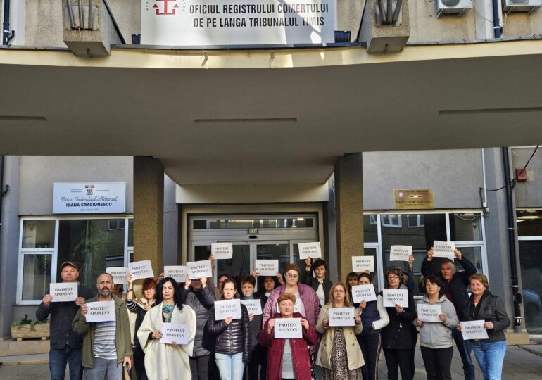 Protest spontan al angajaților de la Registrul Comerțului din București și din mai multe orașe. Activitatea cu publicul e suspendată (Foto)