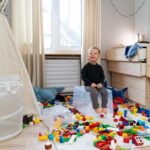 Cantitatea enormă de microplastice pe care o inhalăm zilnic în casele și mașinile noastre. De unde provine