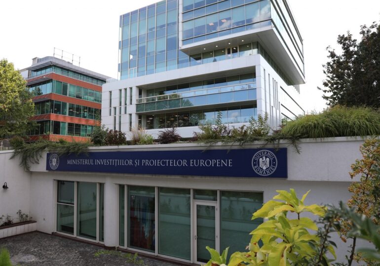 Proteste ale angajaților de la Ministerul Investițiilor: Vor salarii mai mari și statut special pentru cei care gestionează fonduri europene nerambursabile