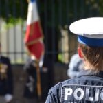 Doi polițiști din Paris au fost împușcați chiar în interiorul secției (Video)