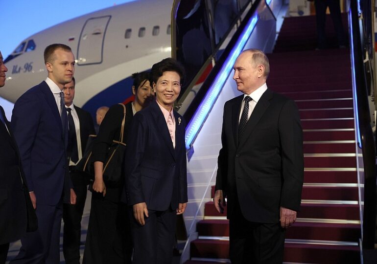 Putin a sosit în China, însoțit de o delegație numeroasă: Ce urmărește liderul de la Kremlin (Video)