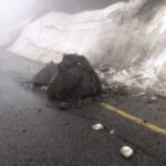 Transalpina rămâne închisă. Au căzut bucăți de stânci pe șosea (Video)