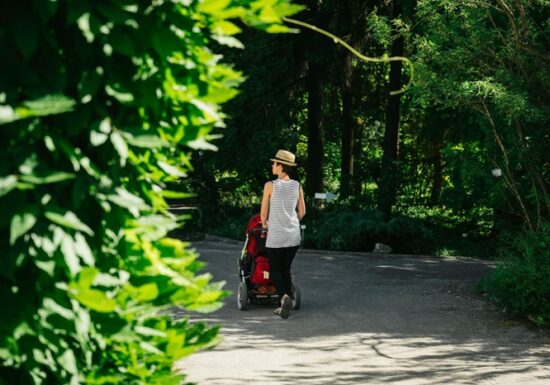 Ești un părinte activ? Iată cum să alegi cărucioarele sport pliabile ideale pentru vacanțe