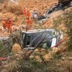 O autostradă s-a surpat și a înghițit zeci de mașini, în China: 19 oameni au murit (Foto&Video)