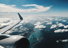 Consiliul Concurenței analizează modul în care companiile aeriene au crescut prețurile biletelor de avion