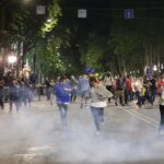 Noi proteste violente în Georgia, după adoptarea ”legii ruse” a agenților străini – Poliția a folosit tunuri de apă și gaze lacrimogene