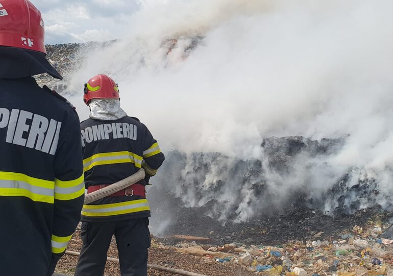 Incendiu la groapa de gunoi din Galați. Sunt degajări mari de fum, a fost emis mesaj RO-Alert (Foto & Video)