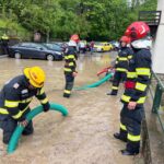 A doua zi de potop: Trafic blocat la Sinaia din cauza unei ploi torențiale, care a inundat DN1 (Video)