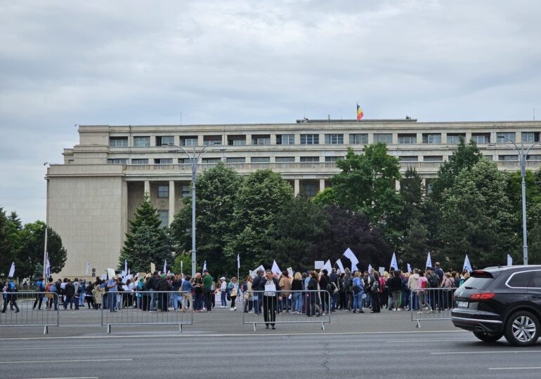 Sindicaliștii din Administrație protestează din nou la Guvern și îl acuză pe Ciolacu de ”hărțuire și amenințare”