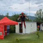 Premieră în România: Salvamontiștii au testat un rucsac zburător. Traseu de 90 de minute, parcurs în 2 minute (Video)