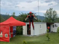 Premieră în România: Salvamontiștii au testat un rucsac zburător. Traseu de 90 de minute, parcurs în 2 minute (Video)
