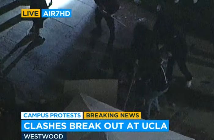 Ciocniri violente în campusul UCLA, între manifestanți pro-palestinieni și pro-israelieni (Video)