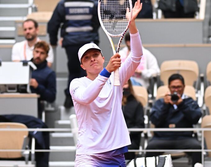 Iga Swiatek câștigă în optimile de la Roland Garros cu un scor neverosimil