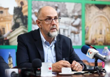 De ce a votat judecătorul maghiar împotriva lui Dominic Fritz. Jocul la două capete al UDMR