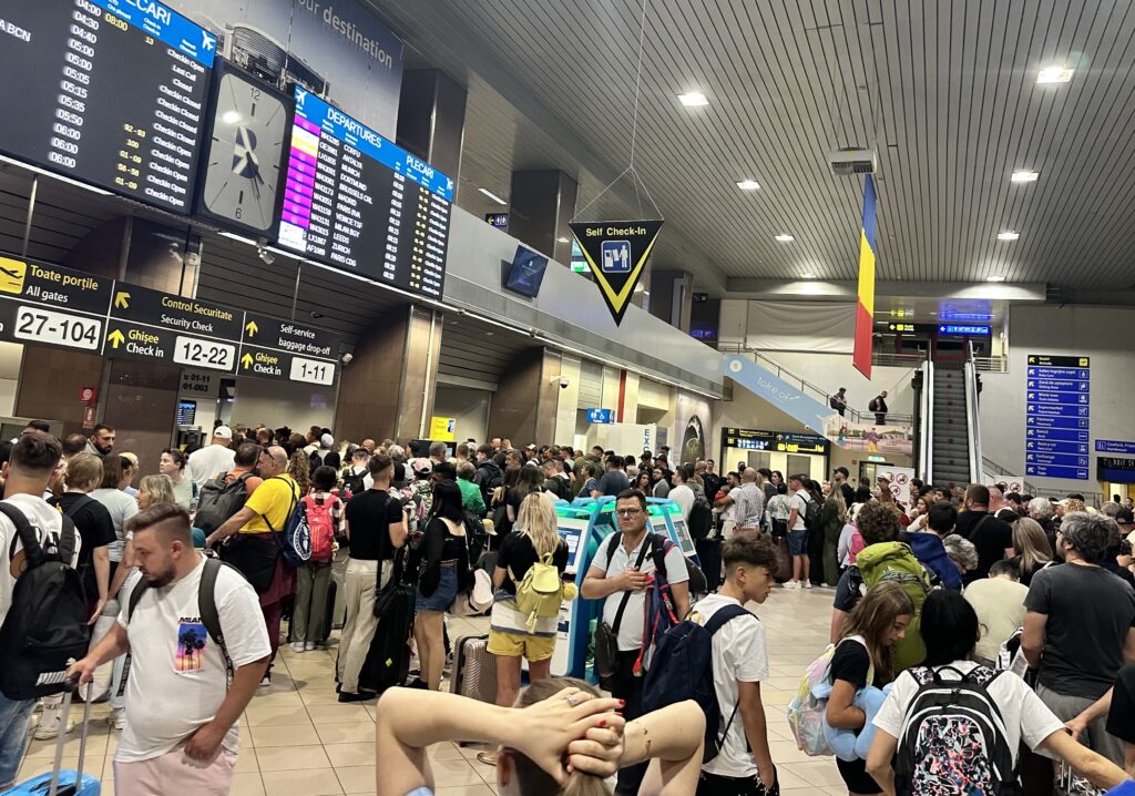 Peste 300 de români repatriați din Orientul Mijlociu au ajuns în țară în noaptea de luni spre marți