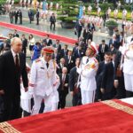 Vladimir Putin, apărat cu valize blindate în Vietnam. Ar fi purtat chiar vestă antiglonț pe sub costum în Coreea de Nord