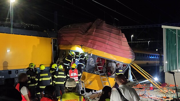 Două trenuri s-au ciocnit în Cehia: Patru morți și zeci de răniți (Foto & Video)