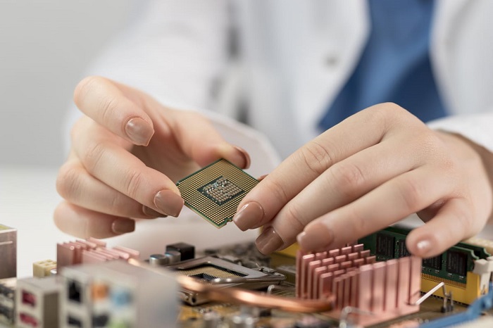 close-up-researcher-holding-chip-COVER