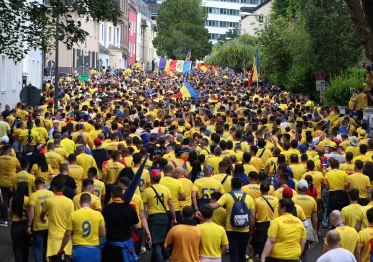 Parada impresionantă a fanilor români către stadionul din Koln (Galerie foto)