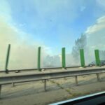 Incendiu puternic lângă Autostrada Soarelui. Trafic oprit pe ambele sensuri, nici trenurile nu circulă (Foto) UPDATE