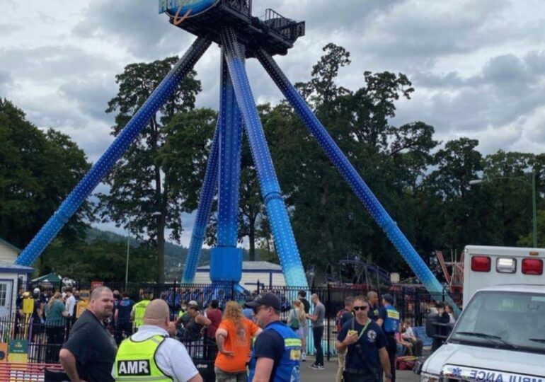28 de persoane au rămas blocate cu capul în jos, la peste 30 de metri, într-un parc de distracții (Foto & Video)