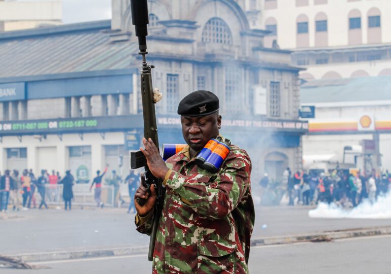 Kenya: Protestatarii au luat cu asalt Parlamentul. Poliția a deschis focul, sunt cadavre pe străzi (Video)