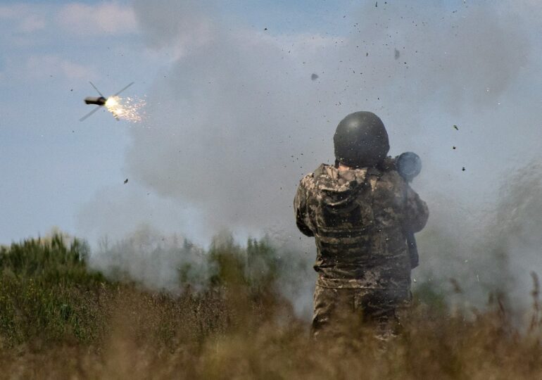 <span style="color:#990000;">Ziua 834</span> Navă rusească distrusă în Marea Neagră. Franța trimite avioane Mirage 2000-5. Armele SUA nu au voie la Moscova sau Kremlin