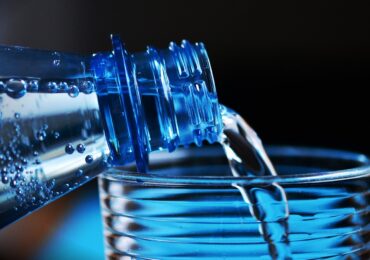 Un paznic a fost concediat după ce a luat o sticlă cu apă fără să plătească, în Italia. Reacția neașteptată a instanței