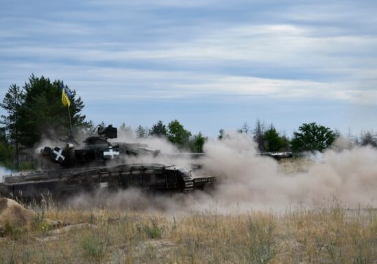 <span style="color:#990000;">Ziua 996</span> Atac mortal la Odesa. Explozii la o bază militară din Rusia, Putin a dat drumul la YouTube. "Șampania" pregătită în Franța își va face efectul pe front