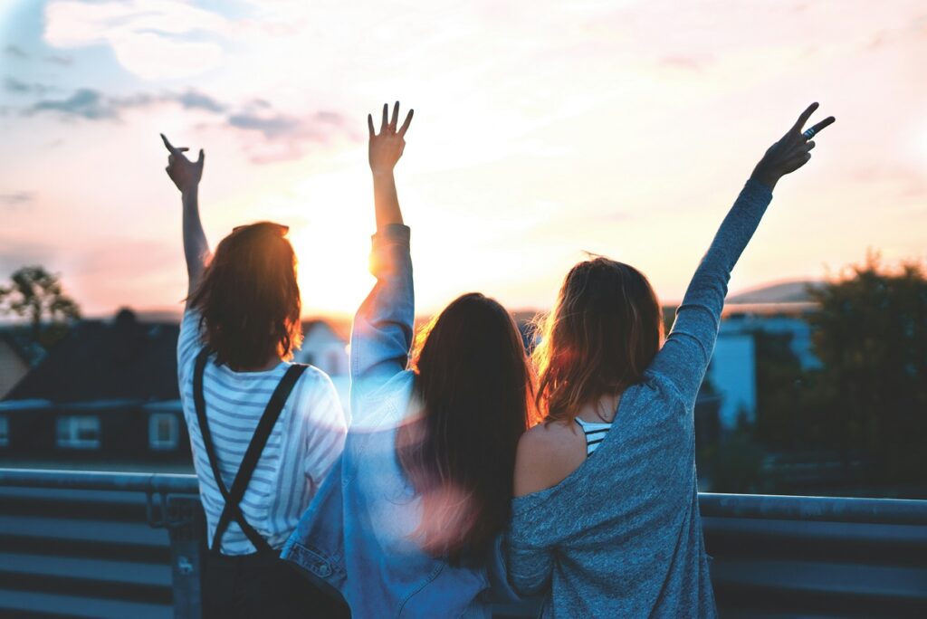 Sondaj WVR: o treime dintre adolescenți spun că au văzut lipsă de respect față de mamă în familie. Vor familii altfel decât cele în care au crescut
