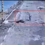 Povestea femeii care a mers fără frică, spre libertate, peste ruinele podului Antonivski. Doar o dronă o escorta (Video)