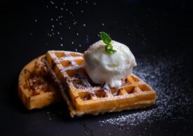 Cum poți prepara cele mai delicioase waffles acasă? Descoperă 4 rețete pe care trebuie să le încerci!