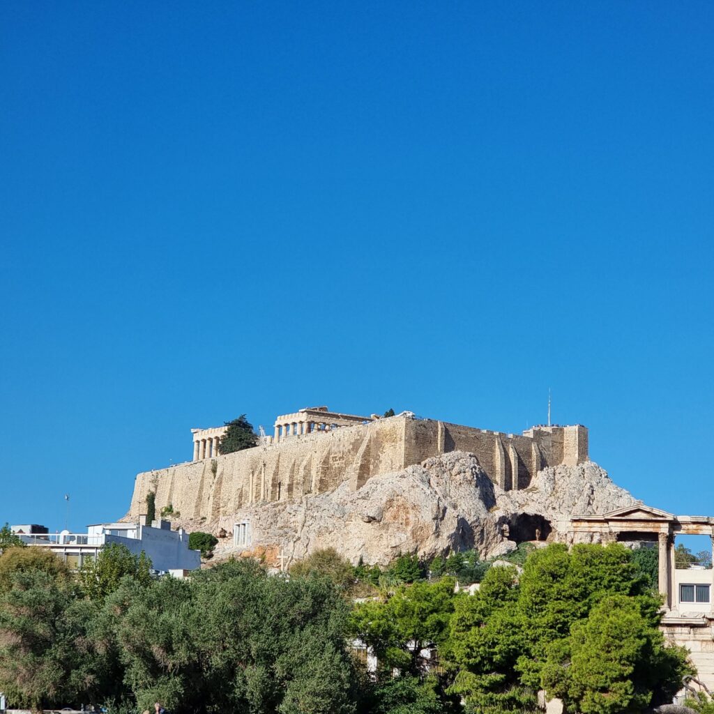 vedere spre Acropole Atena