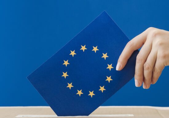 Politico: Partidele au cheltuit necorespunzător 1,5 milioane de euro în campania pentru europarlamentare