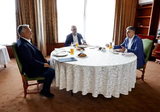 Ciolacu l-a primit la masă pe Viktor Orban și au vorbit despre Schengen și un tren de mare viteză. Niciun cuvânt despre elefantul din cameră