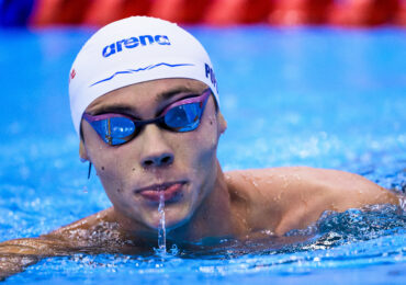 David Popovici se califică fără emoții în semifinalele probei de 200 m liber, la Campionatele Europene de la Paris
