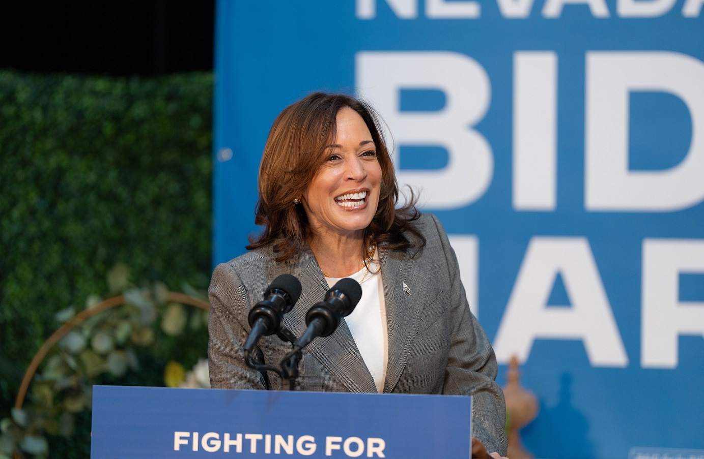 Kamala Harris ar putea învinge dacă scoate la vot alegătorii de culoare, Trump crește ușor în preferințele albilor – sondaje