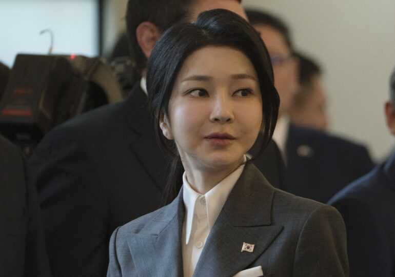 Prima doamnă a Coreei de Sud, interogată 12 ore în „scandalul genții Dior”