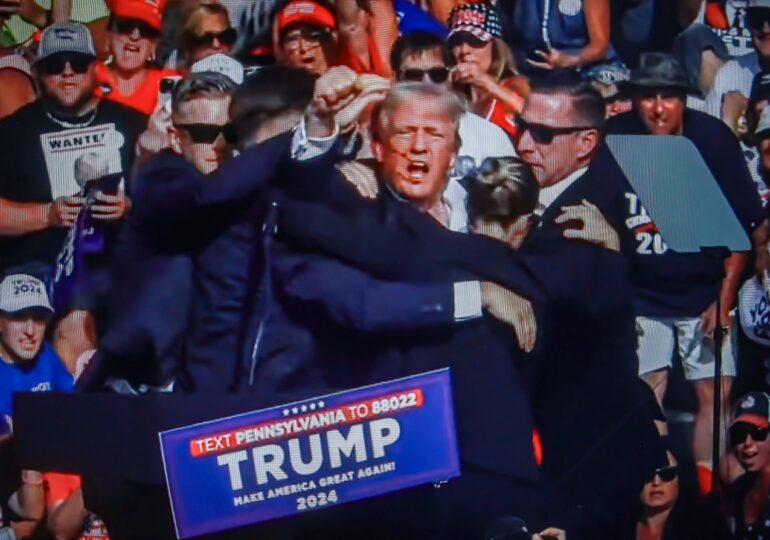 Imagine fabuloasă: Glonțul care i-a trecut pe la ureche lui Donald Trump