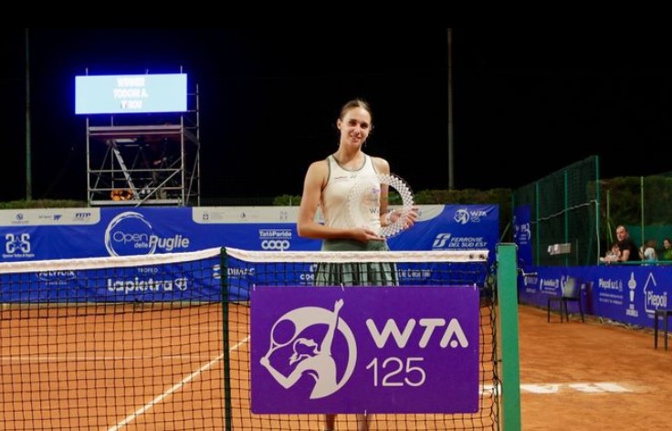 Anca Todoni qualifies for the 2nd round at Wimbledon