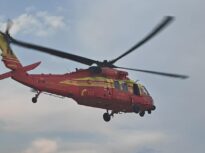 Un elicopter Black Hawk intervine să stingă un incendiu din Bacău