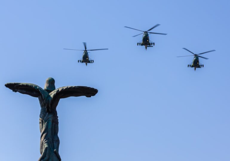 Nu vă alarmați dacă vedeți aeronave militare pe cerul Capitalei