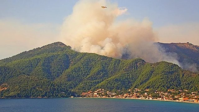 Incendii pe insula grecească Thassos, din cauza trăsnetelor puternice