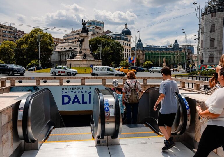 Toate scările rulante din Pasajul pietonal de la Piața Universității au fost înlocuite (Foto)