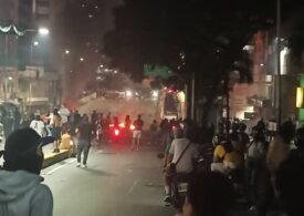 Proteste violente în Venezuela, după realegerea președintelui Maduro: O persoană a fost ucisă (Video)