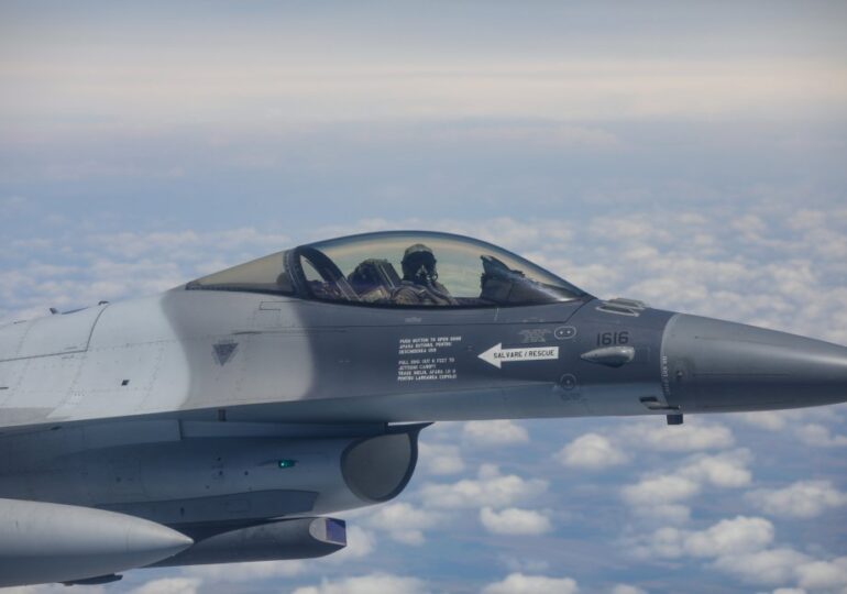 Bloomberg: Ucraina a primit primele avioane F-16