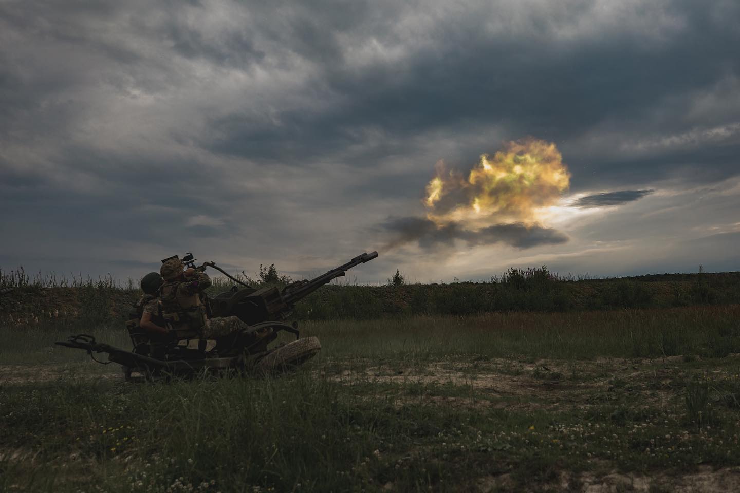 Ziua 911 – Rușii își fac adăposturi aeriene în Kursk, războiul dă buzna în casele lor. Ucraina a atacat o bază aeriană din Volgograd și a scufundat un feribot încărcat cu combustibil