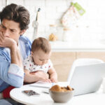 „Sunt un tată care a trecut prin depresia postnatală. M-am refugiat în job și în băutură”