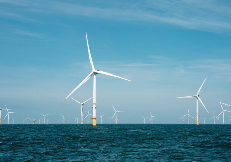China a pus în funcțiune cea mai puternică turbină eoliană din largul mării